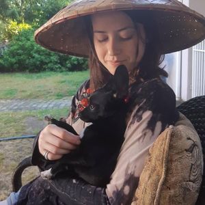 Meet your Posher, Chloe